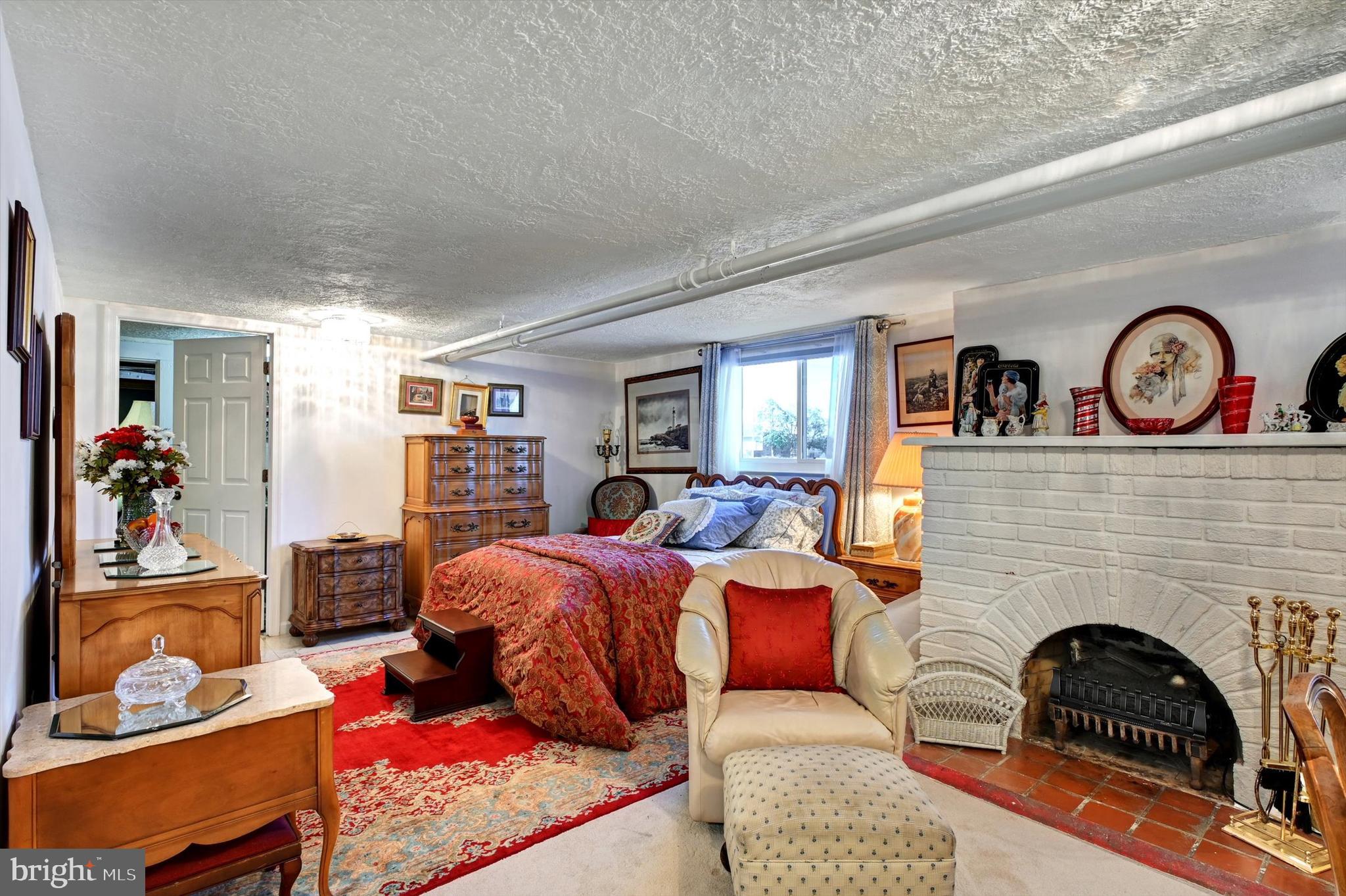 HAMILTON HILLS - Residential