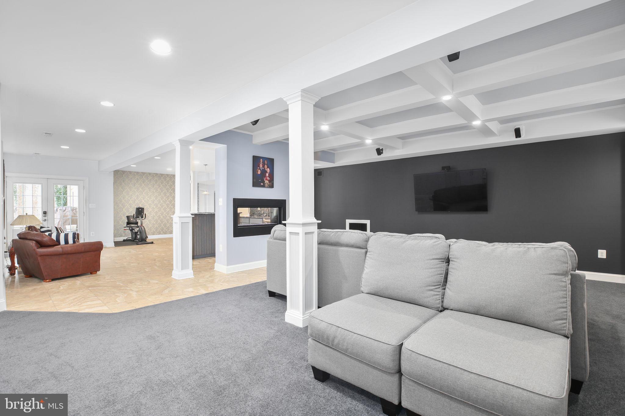 SMITH LAKE ESTATES - Residential