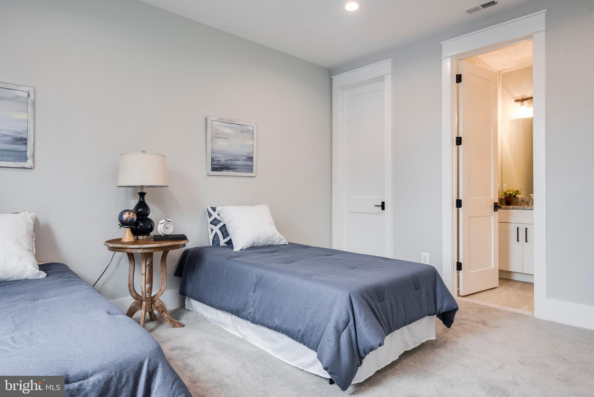 BROADWATER BEACH - Residential