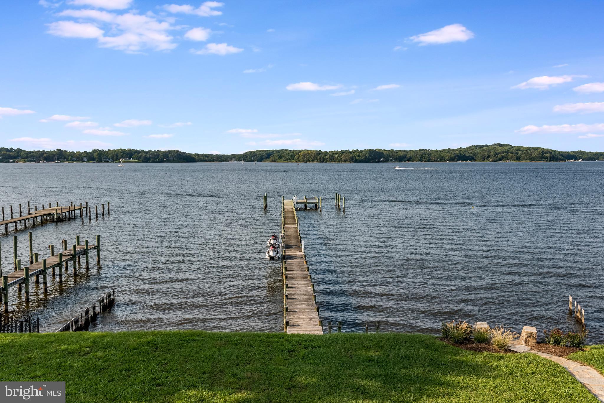 BROADWATER BEACH - Residential