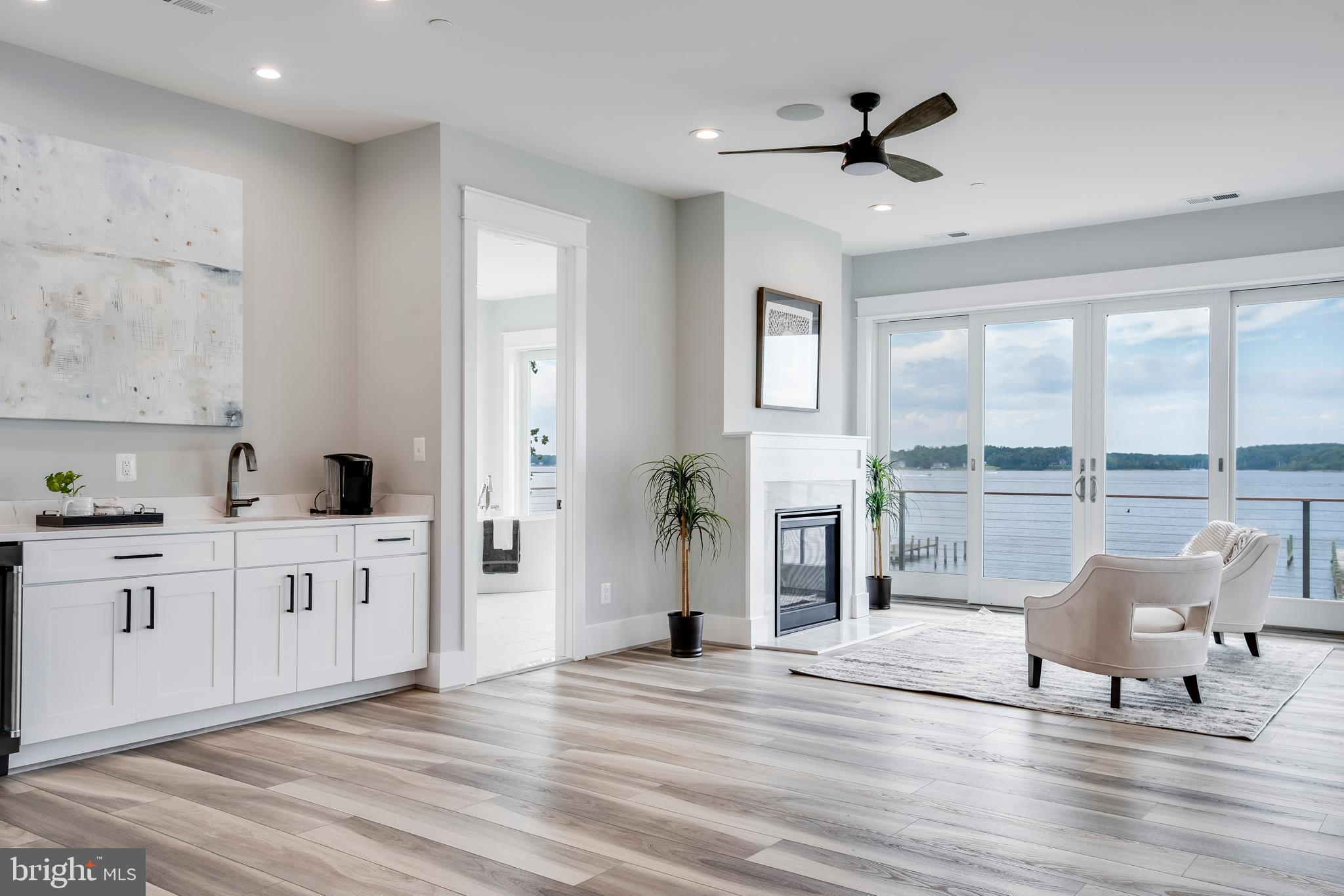 BROADWATER BEACH - Residential