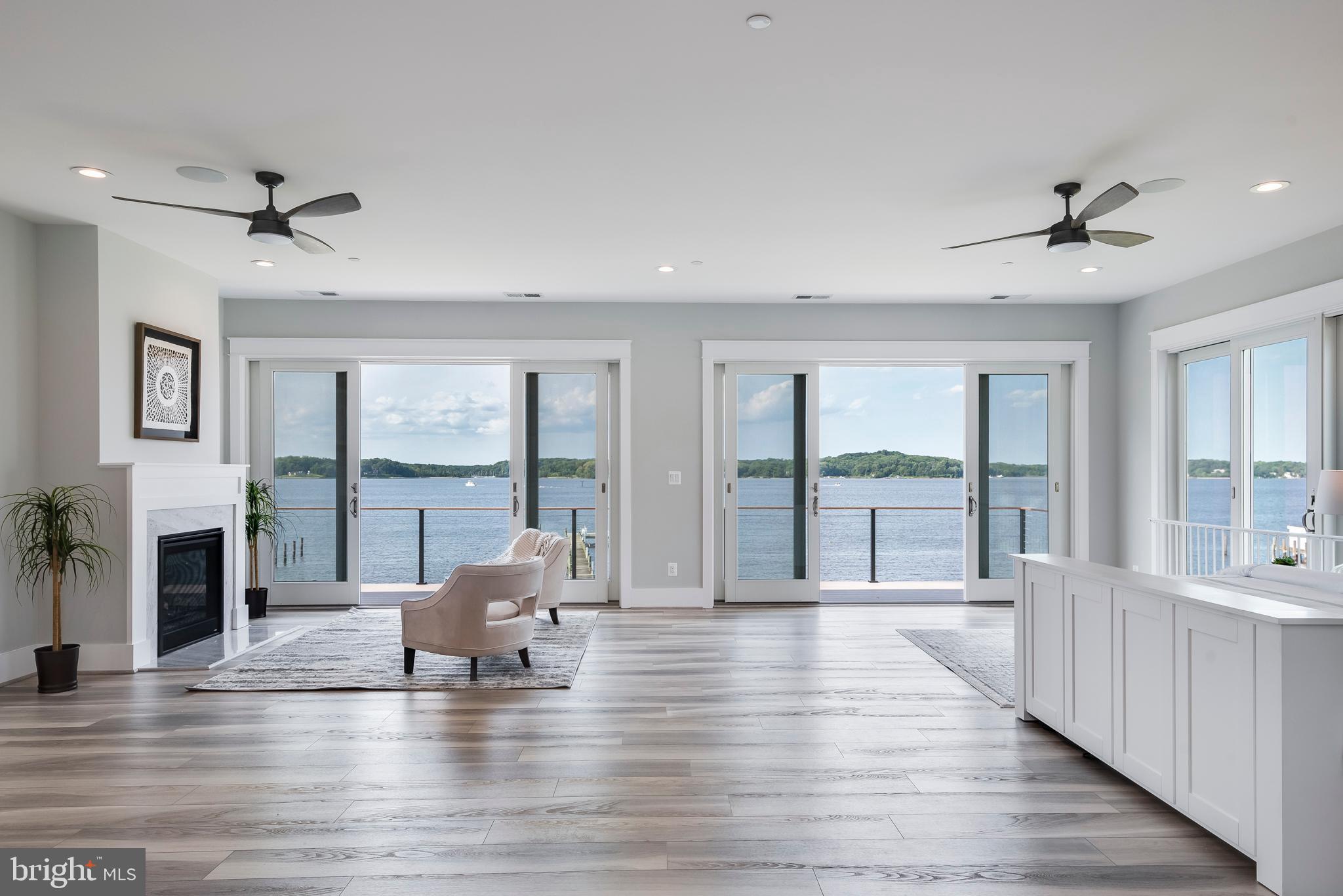 BROADWATER BEACH - Residential