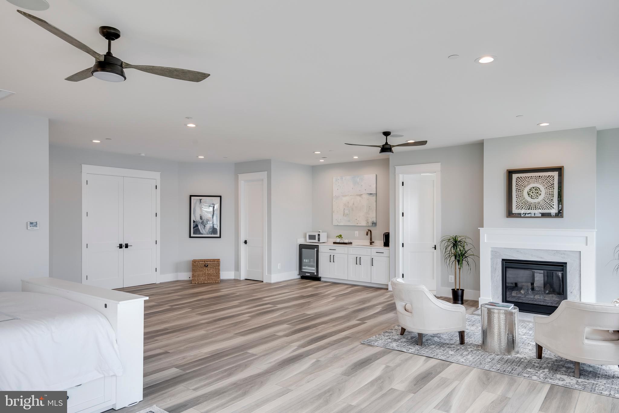 BROADWATER BEACH - Residential