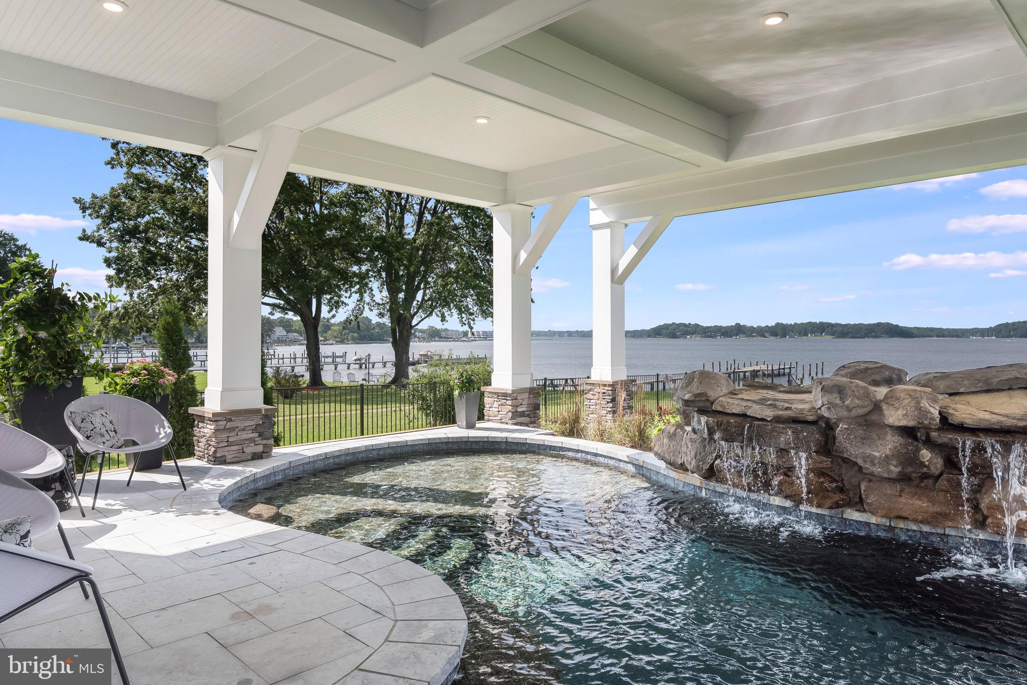 BROADWATER BEACH - Residential