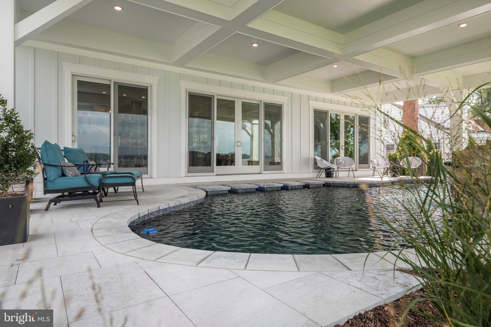 BROADWATER BEACH - Residential