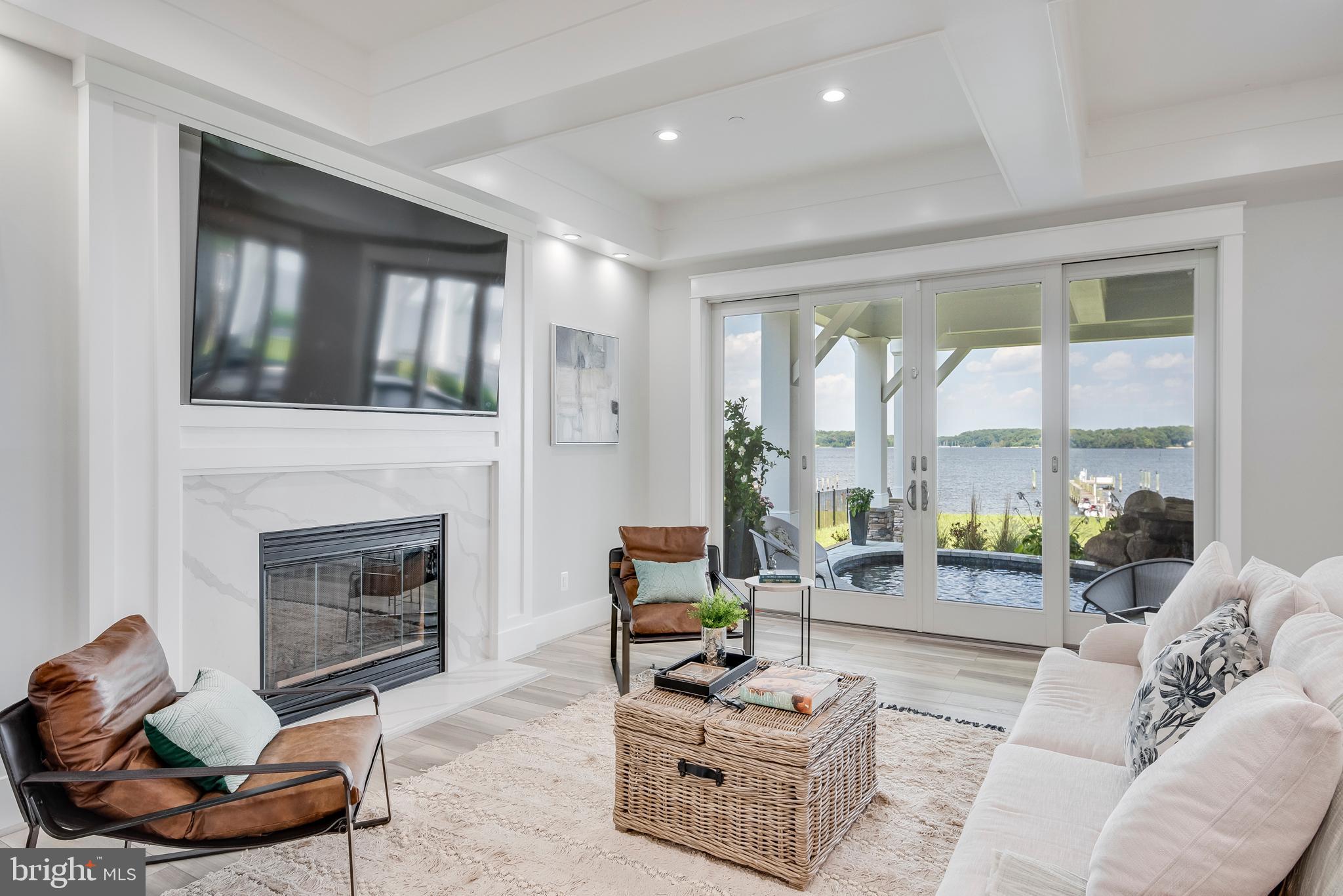 BROADWATER BEACH - Residential