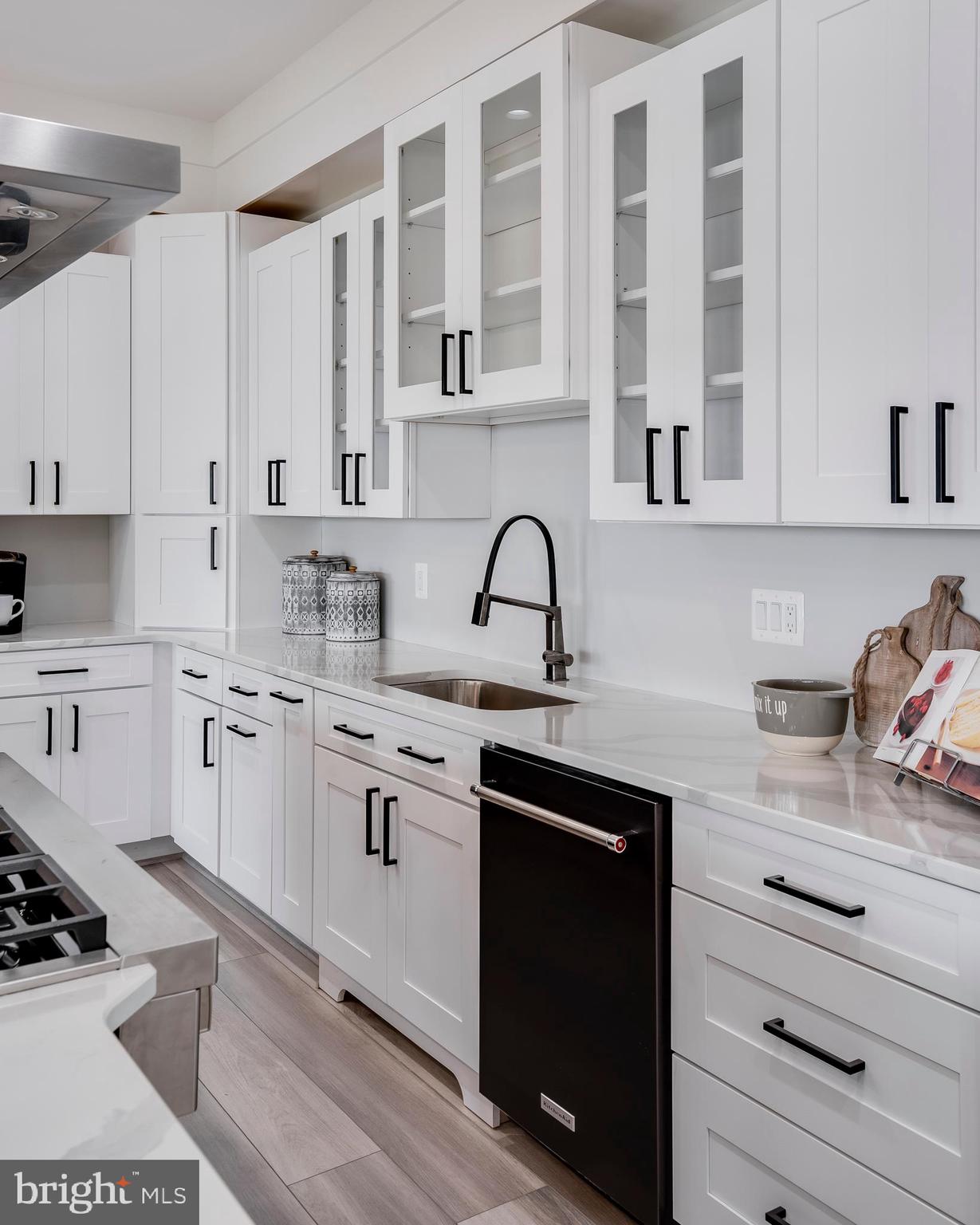 BROADWATER BEACH - Residential