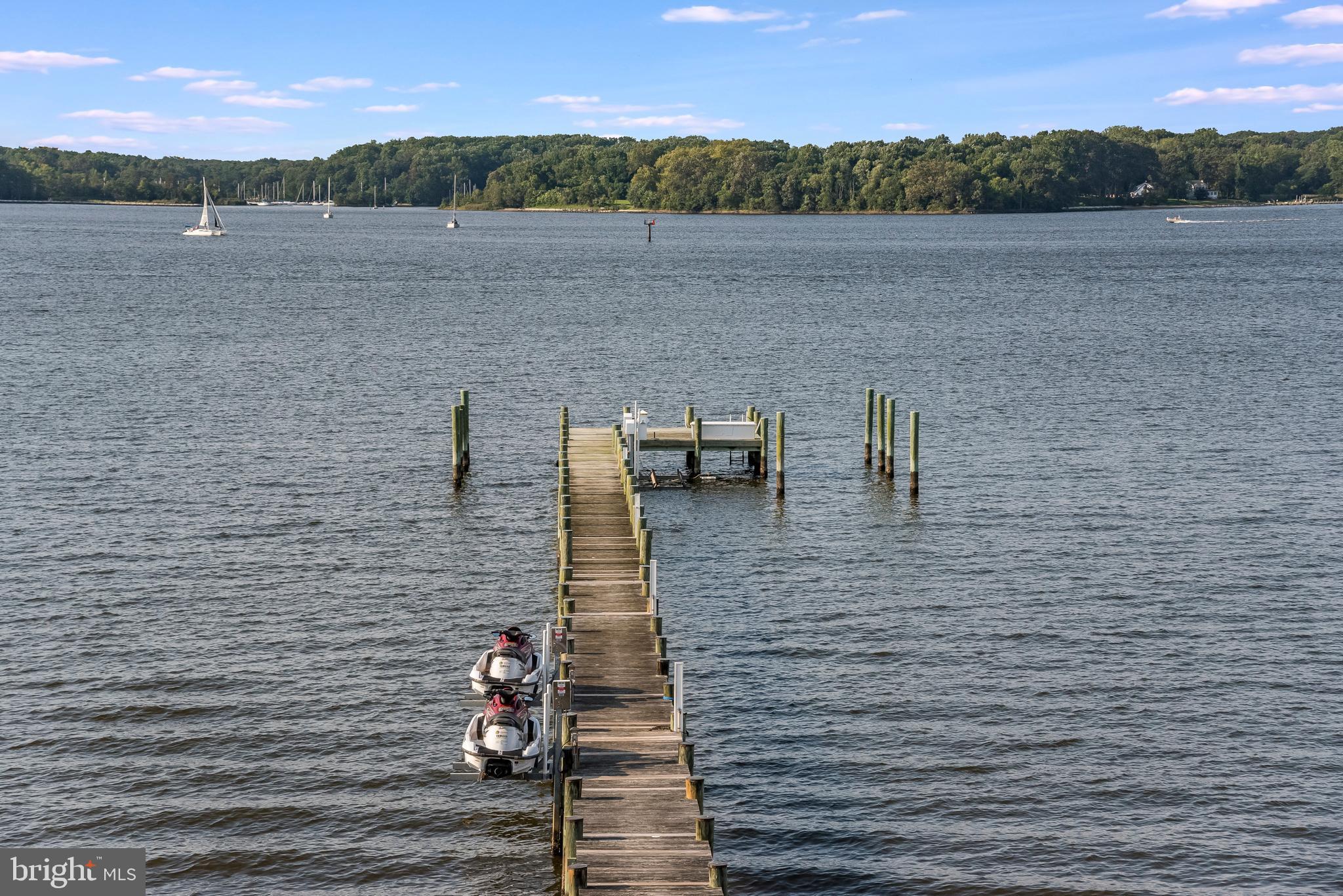 BROADWATER BEACH - Residential