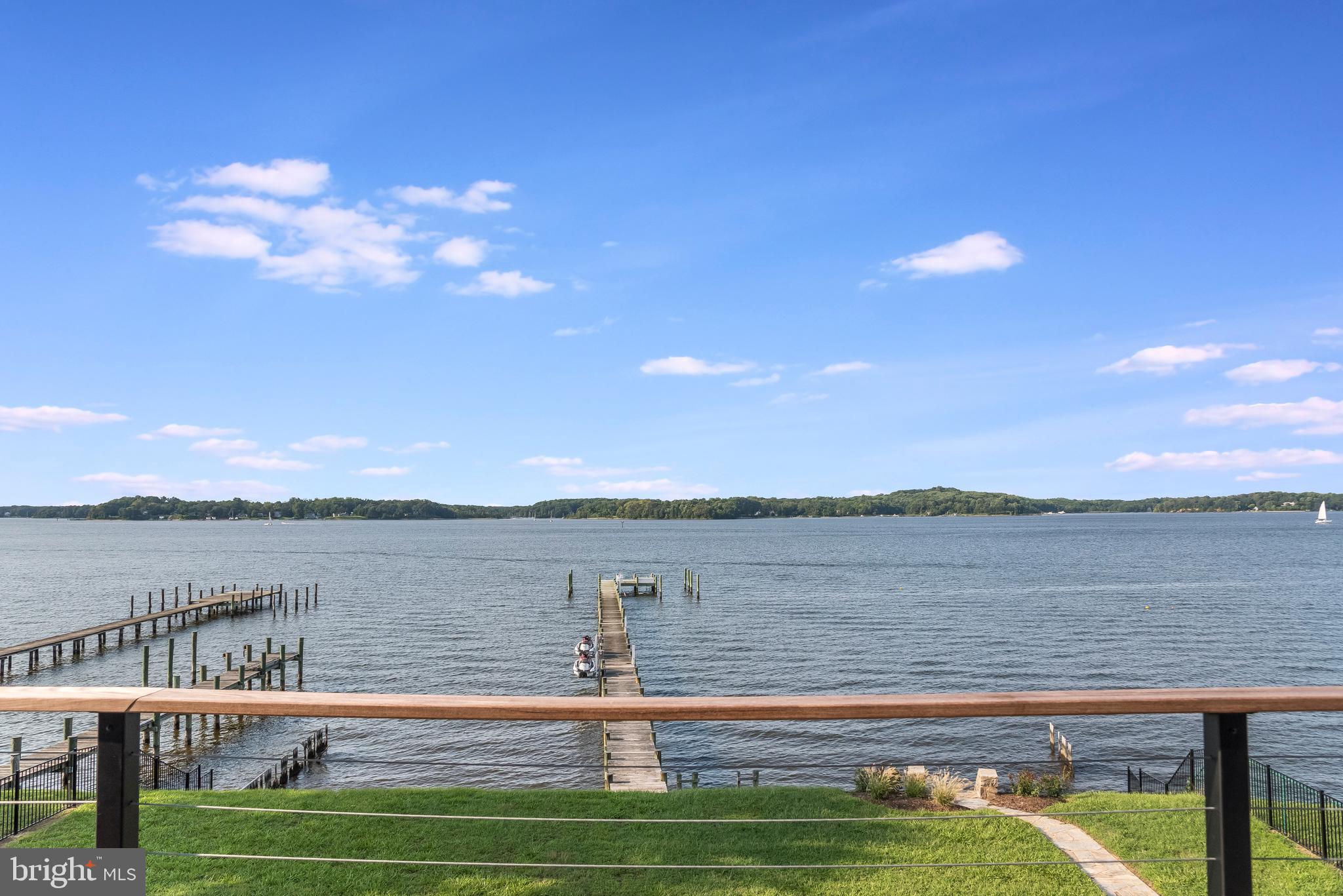 BROADWATER BEACH - Residential