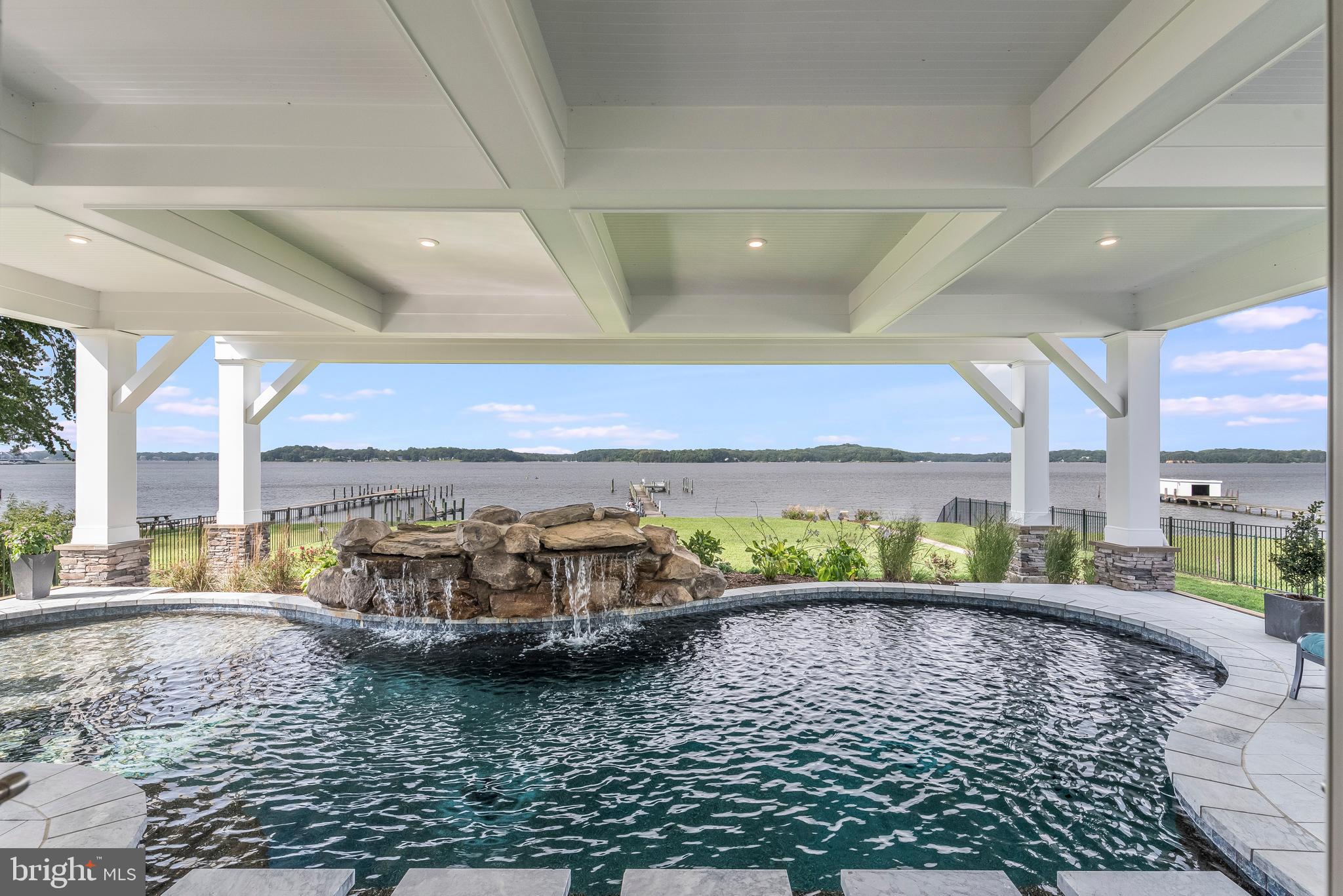 BROADWATER BEACH - Residential