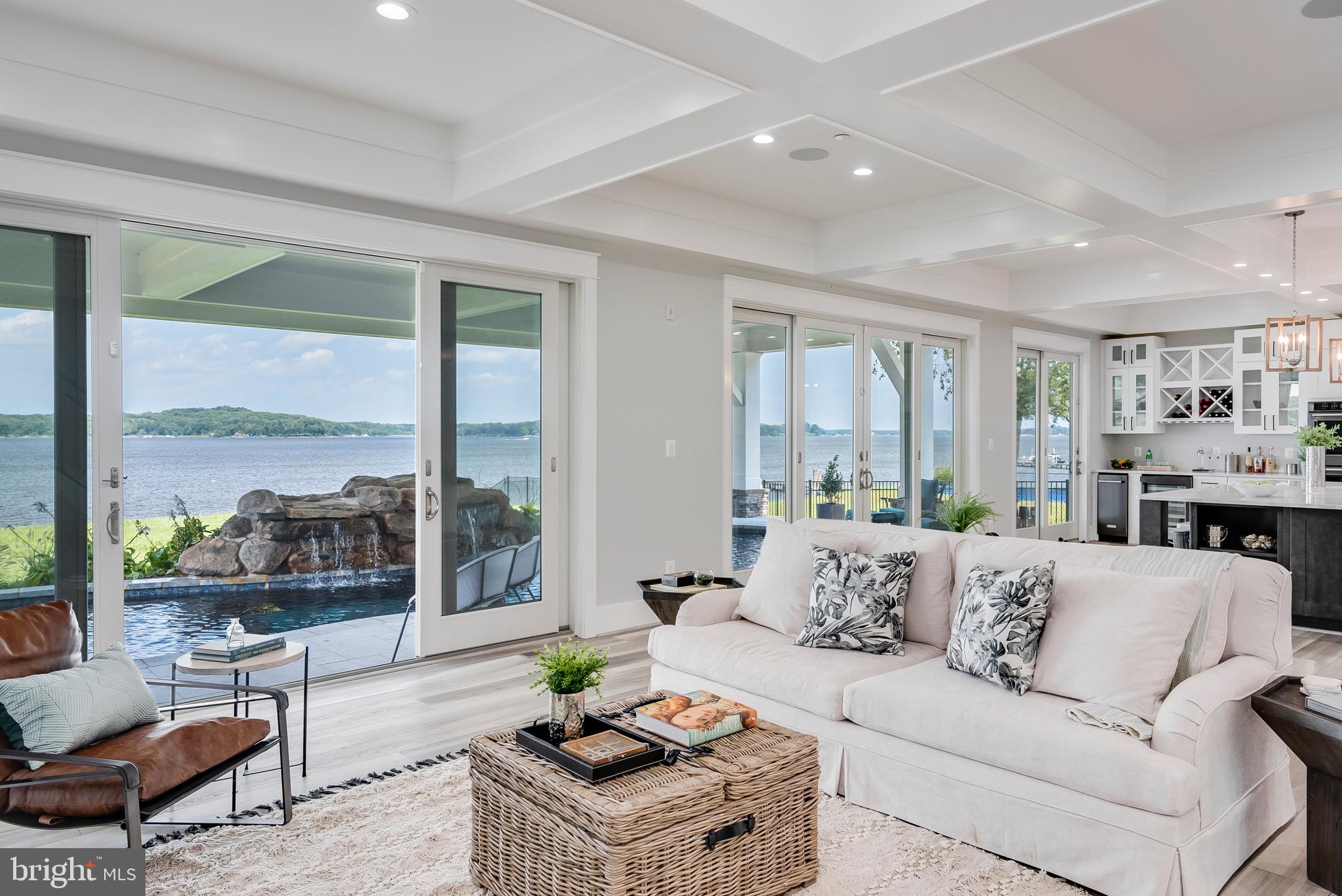 BROADWATER BEACH - Residential