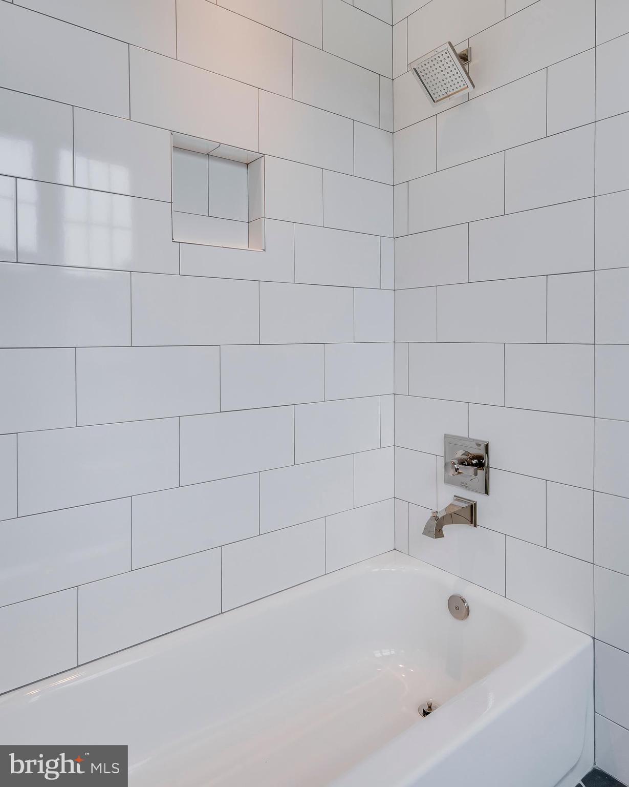 BROADWATER BEACH - Residential