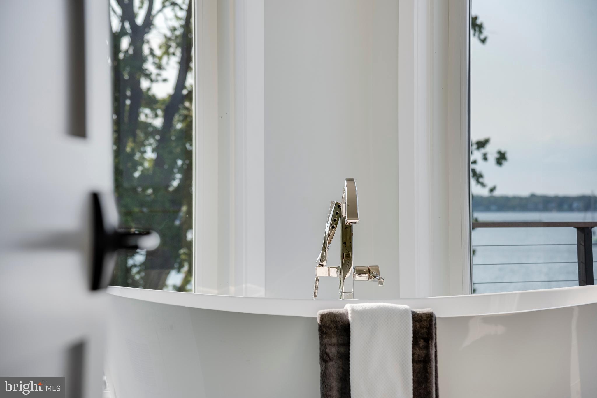 BROADWATER BEACH - Residential