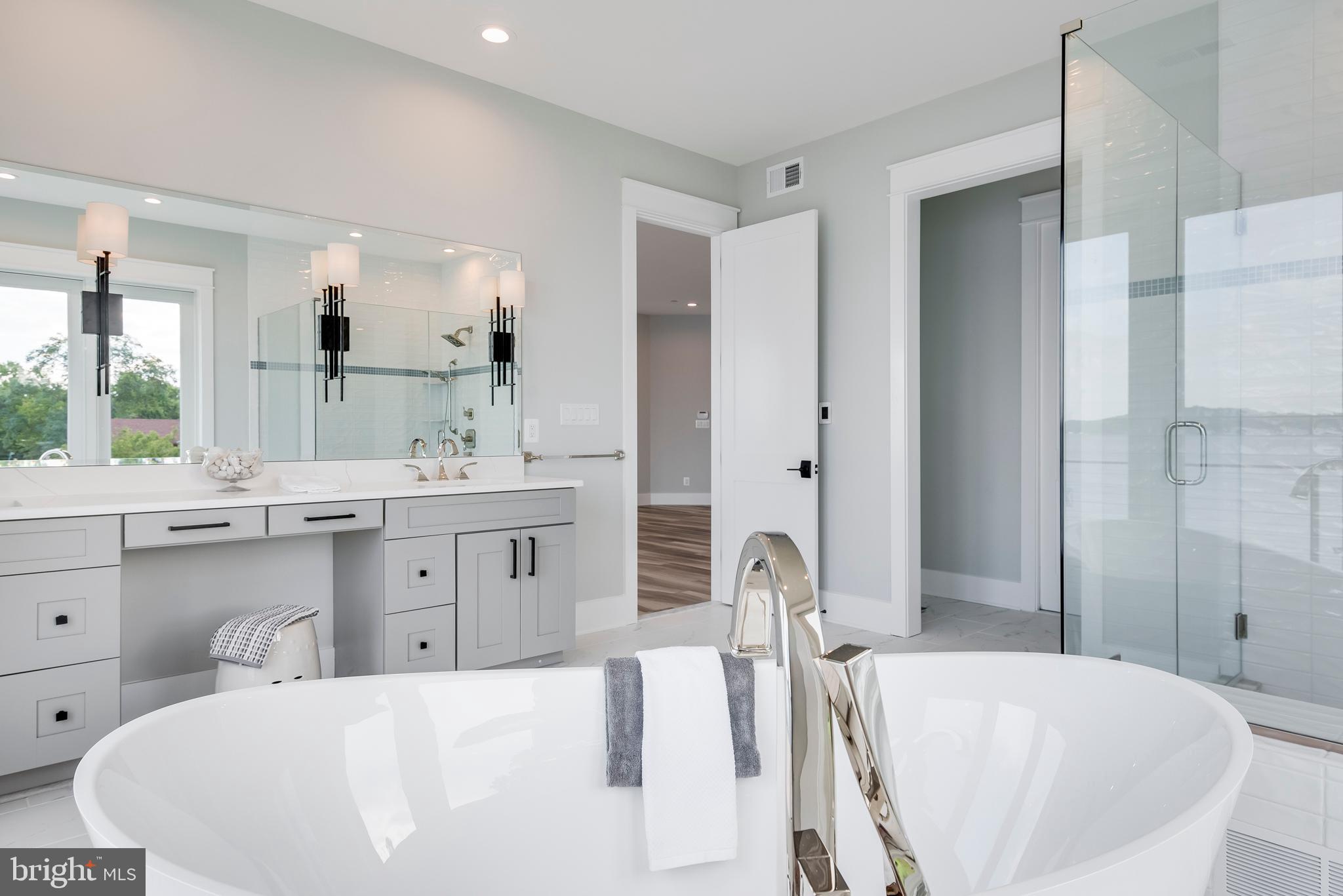 BROADWATER BEACH - Residential