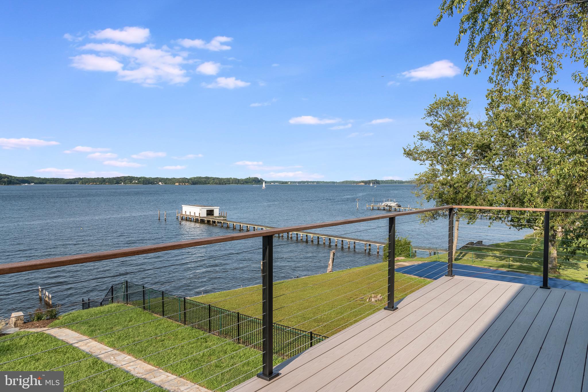 BROADWATER BEACH - Residential