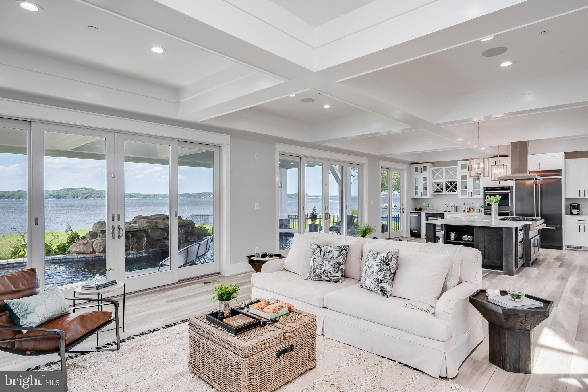 BROADWATER BEACH - Residential