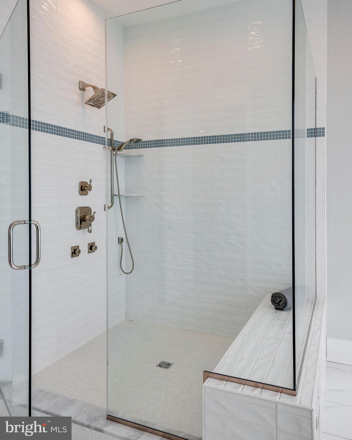 BROADWATER BEACH - Residential