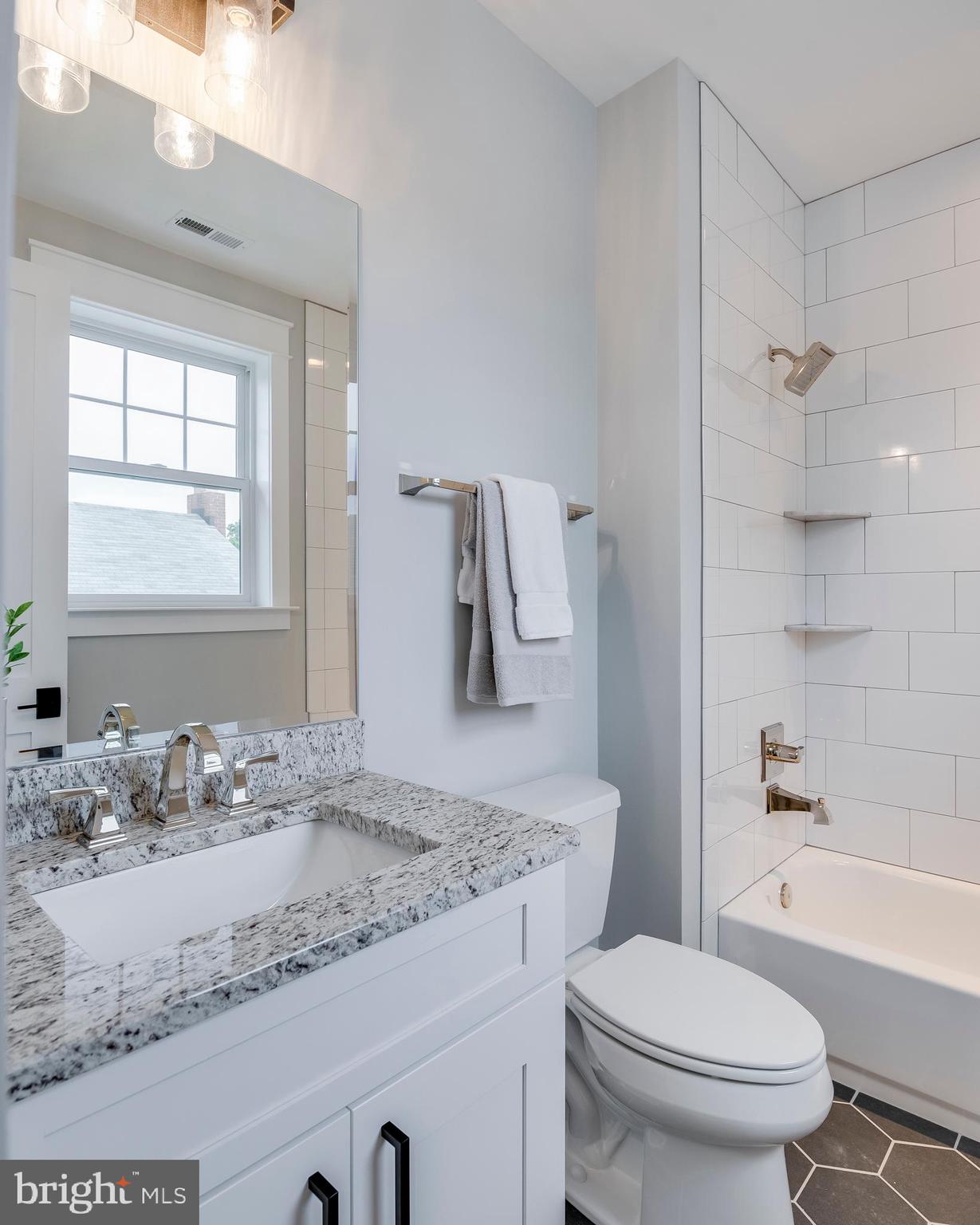 BROADWATER BEACH - Residential