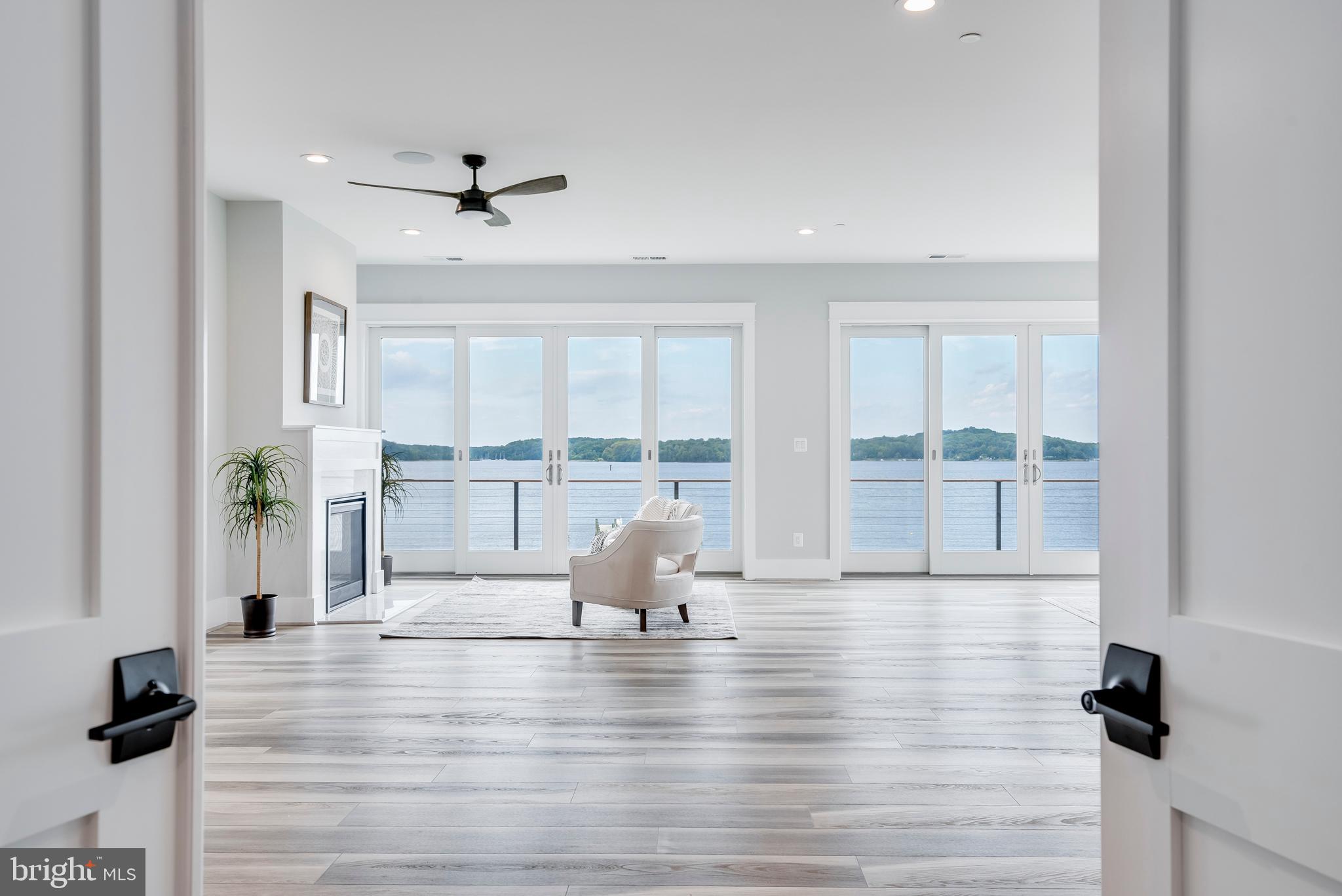 BROADWATER BEACH - Residential