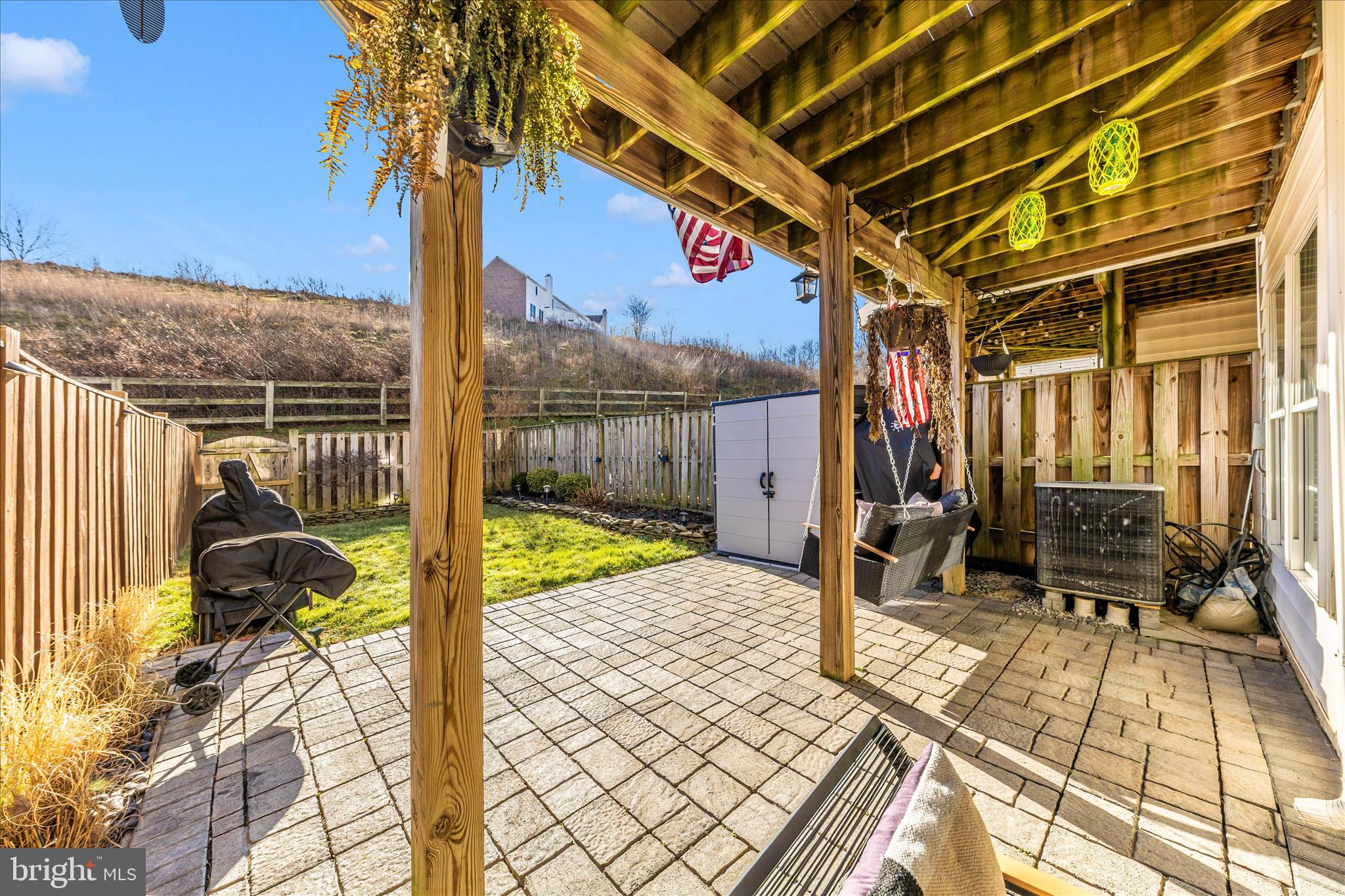 WHISPERING CREEK - Residential