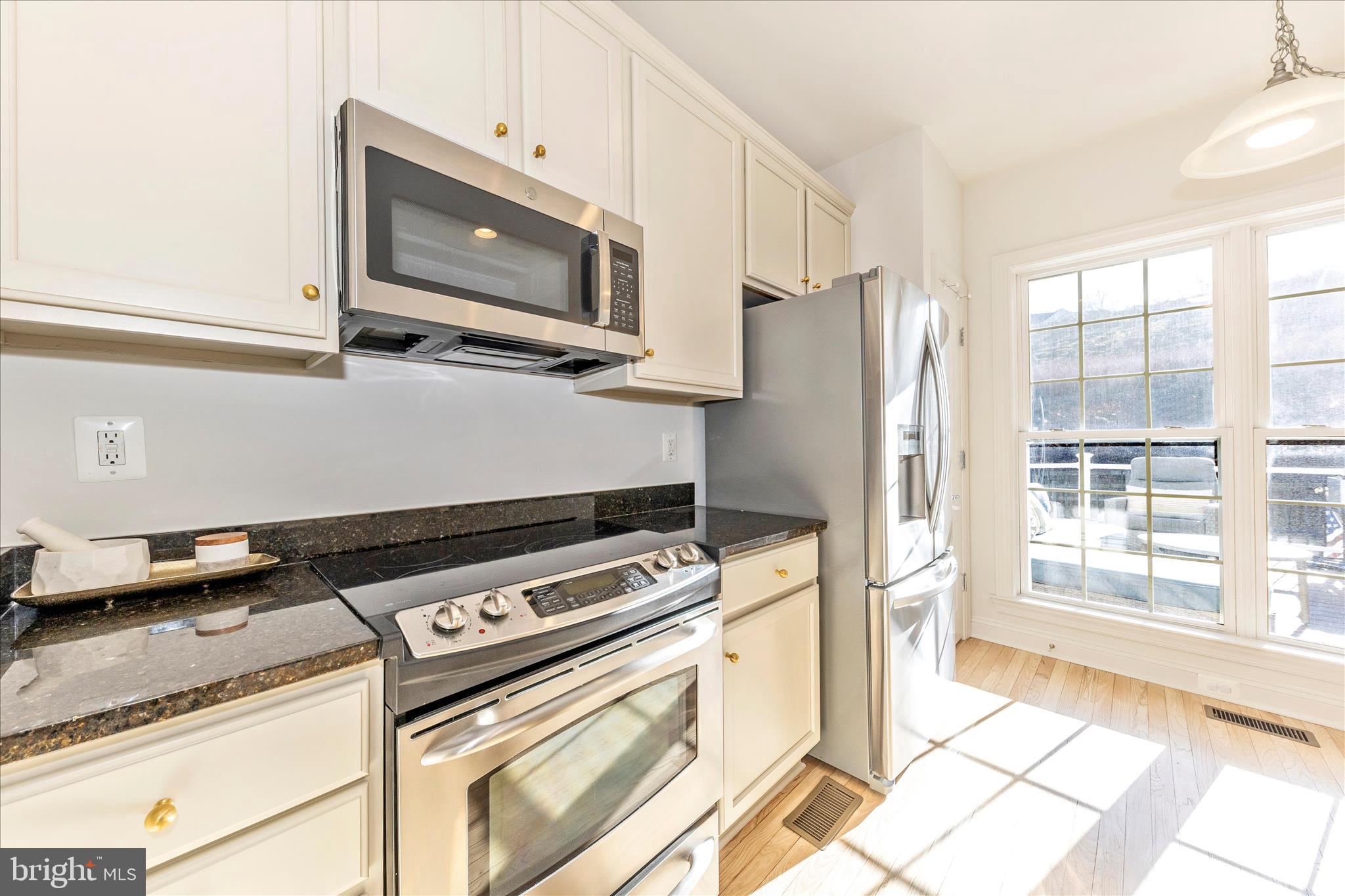 WHISPERING CREEK - Residential