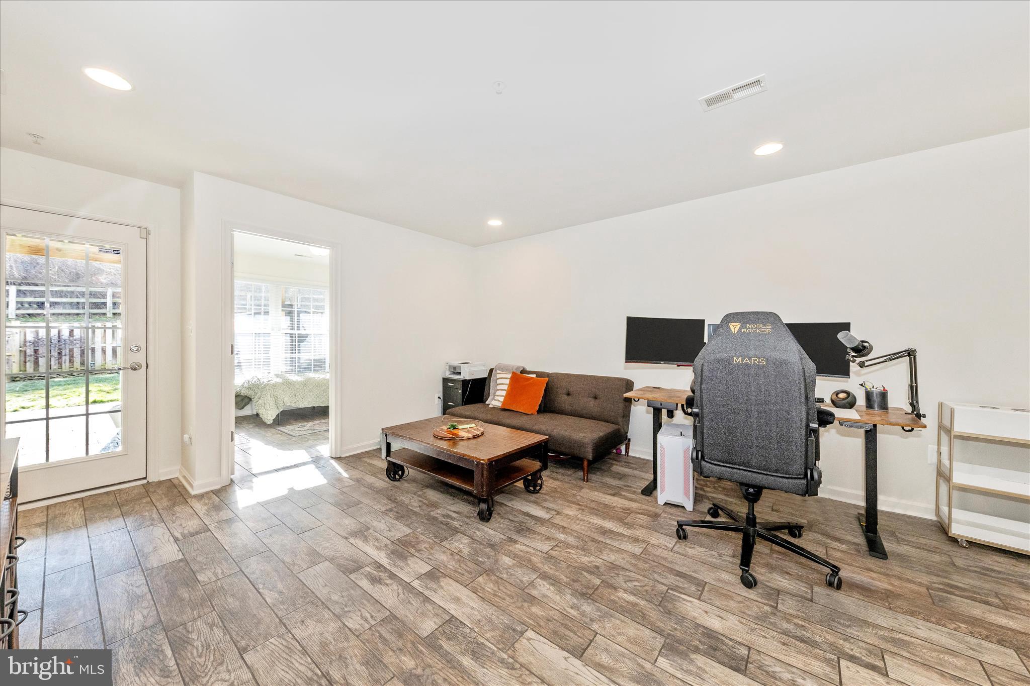 WHISPERING CREEK - Residential