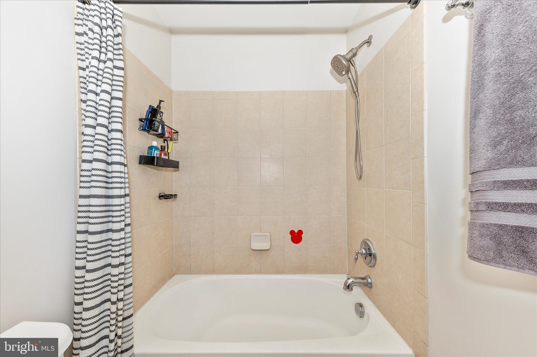 WHISPERING CREEK - Residential