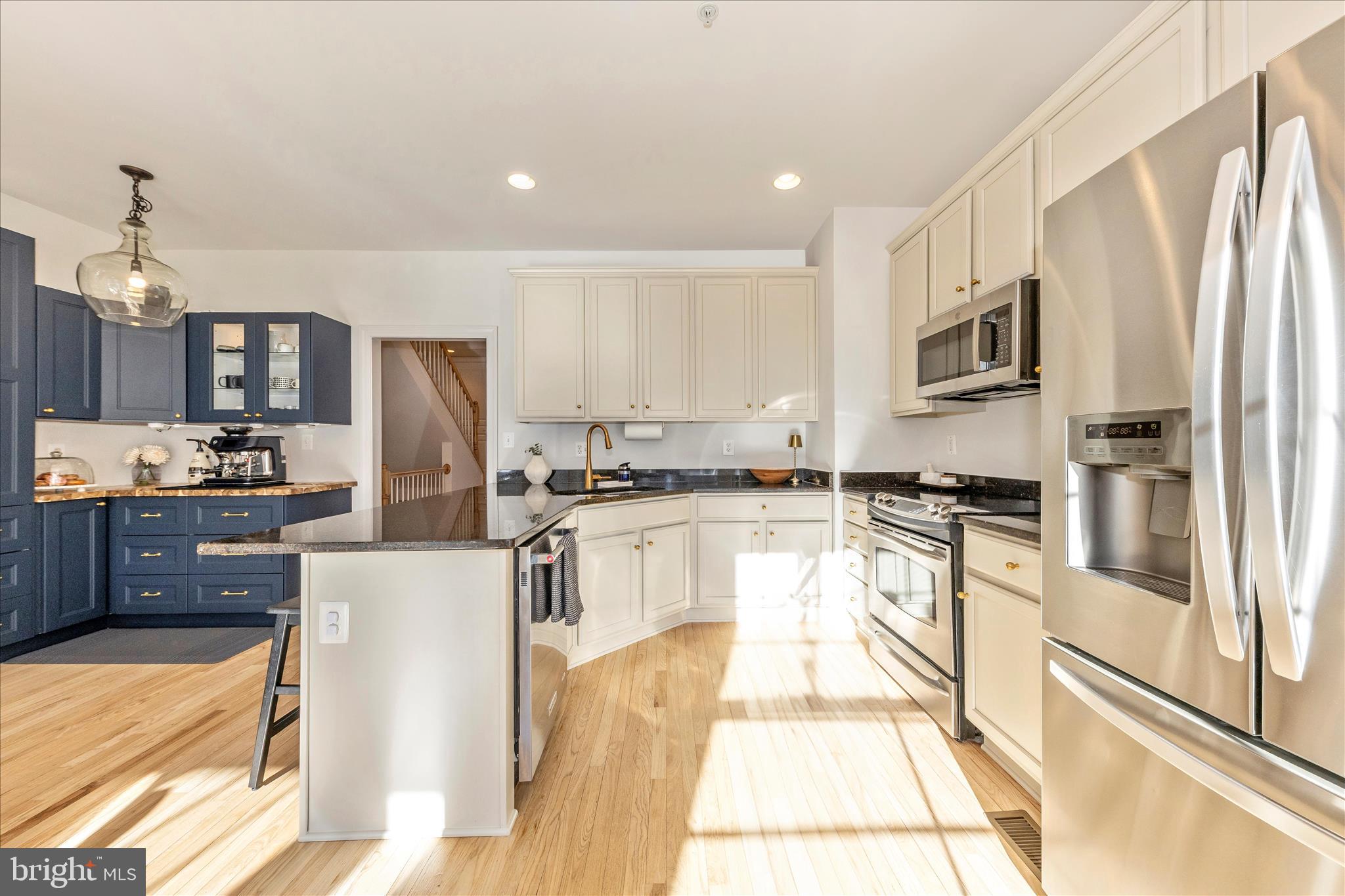 WHISPERING CREEK - Residential