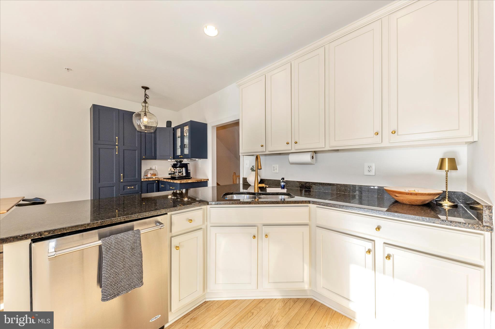 WHISPERING CREEK - Residential