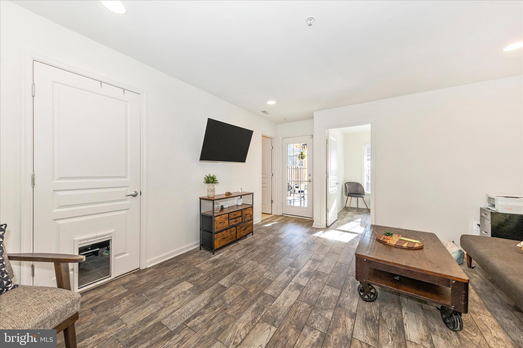 WHISPERING CREEK - Residential