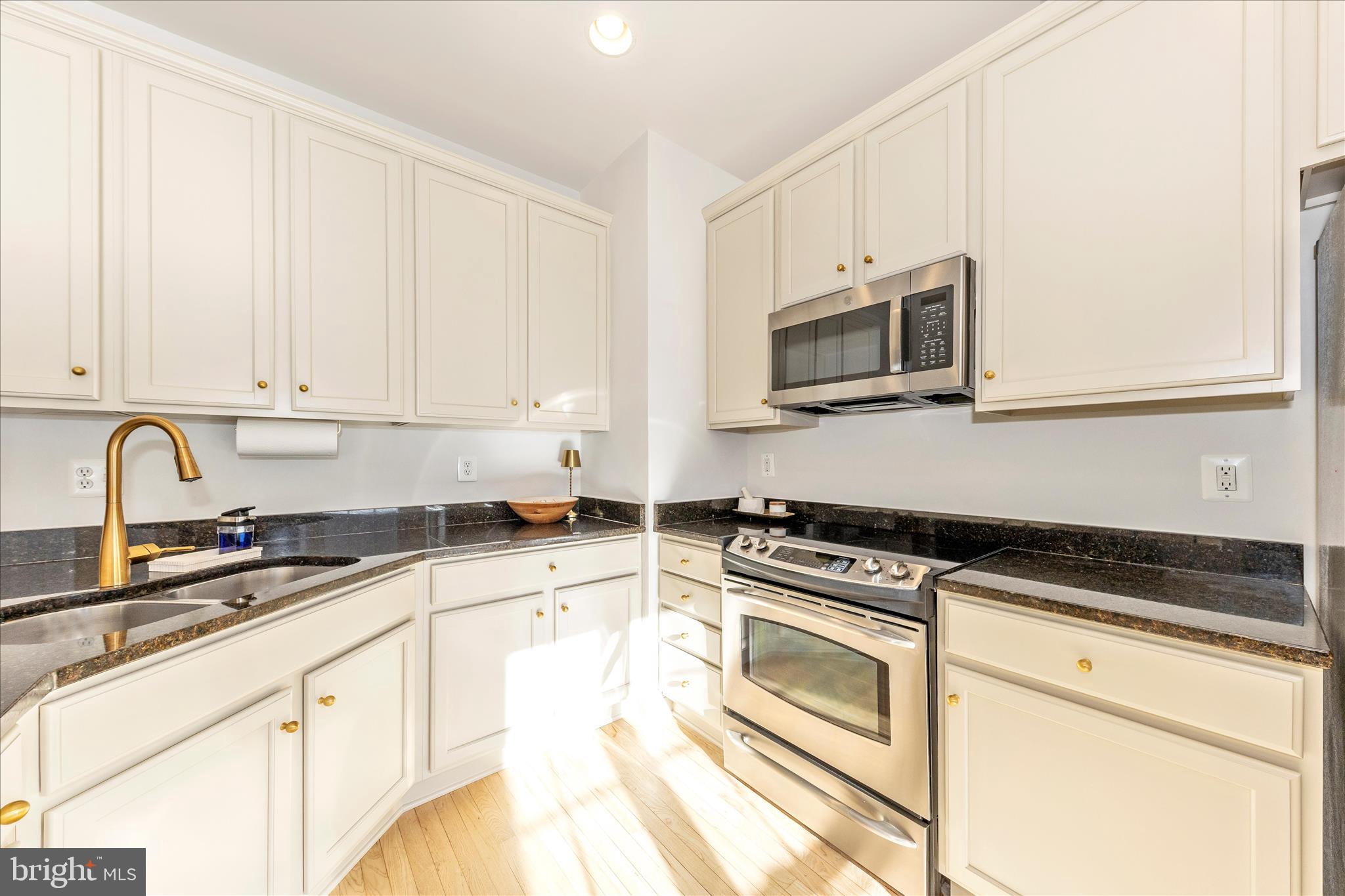 WHISPERING CREEK - Residential