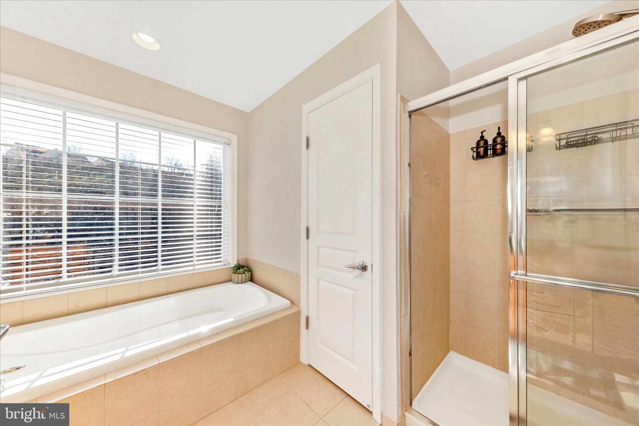 WHISPERING CREEK - Residential