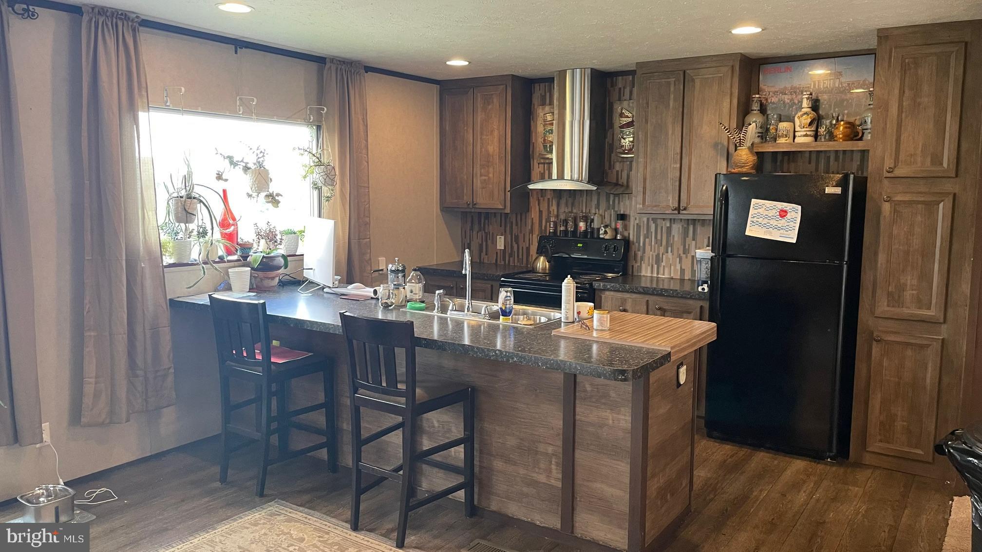 SHERMAN ESTATES - Residential