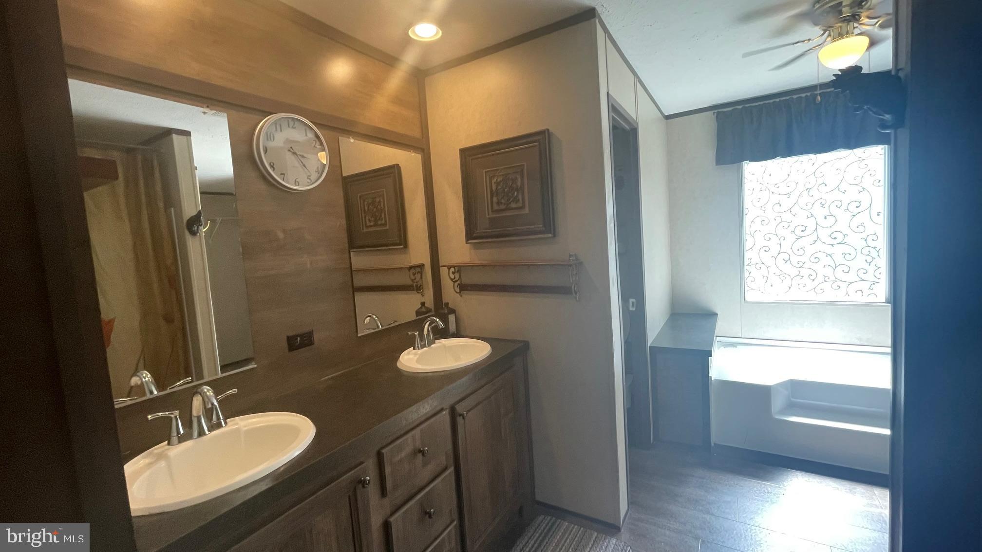 SHERMAN ESTATES - Residential