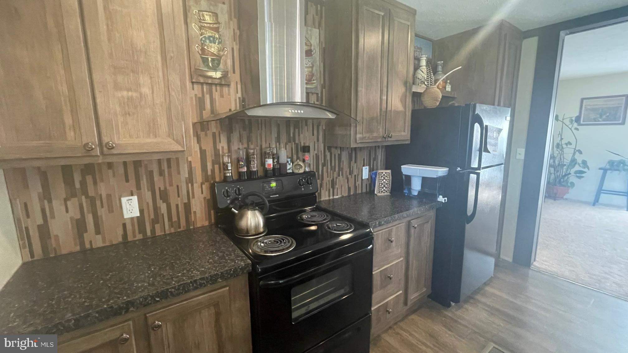 SHERMAN ESTATES - Residential