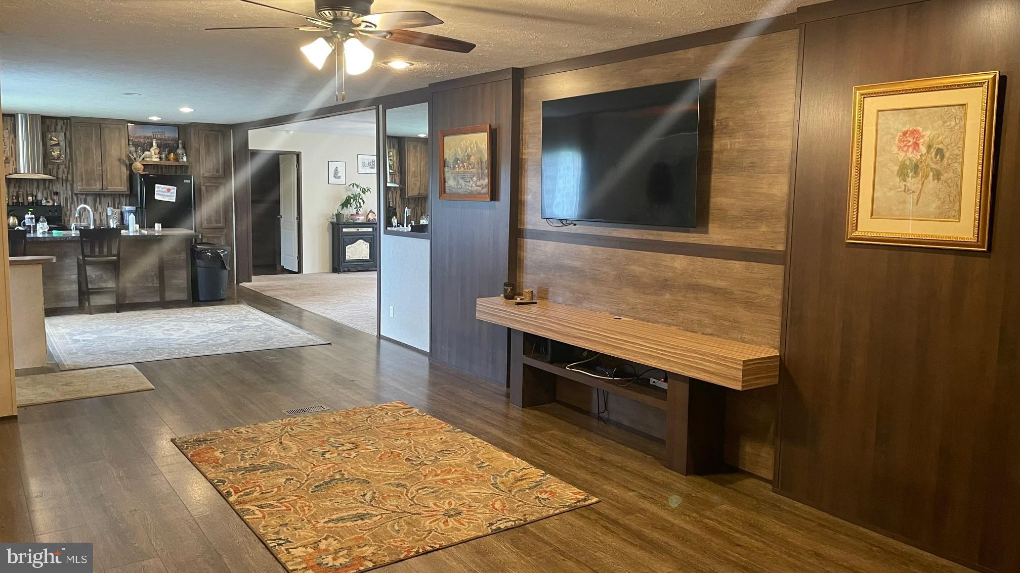 SHERMAN ESTATES - Residential