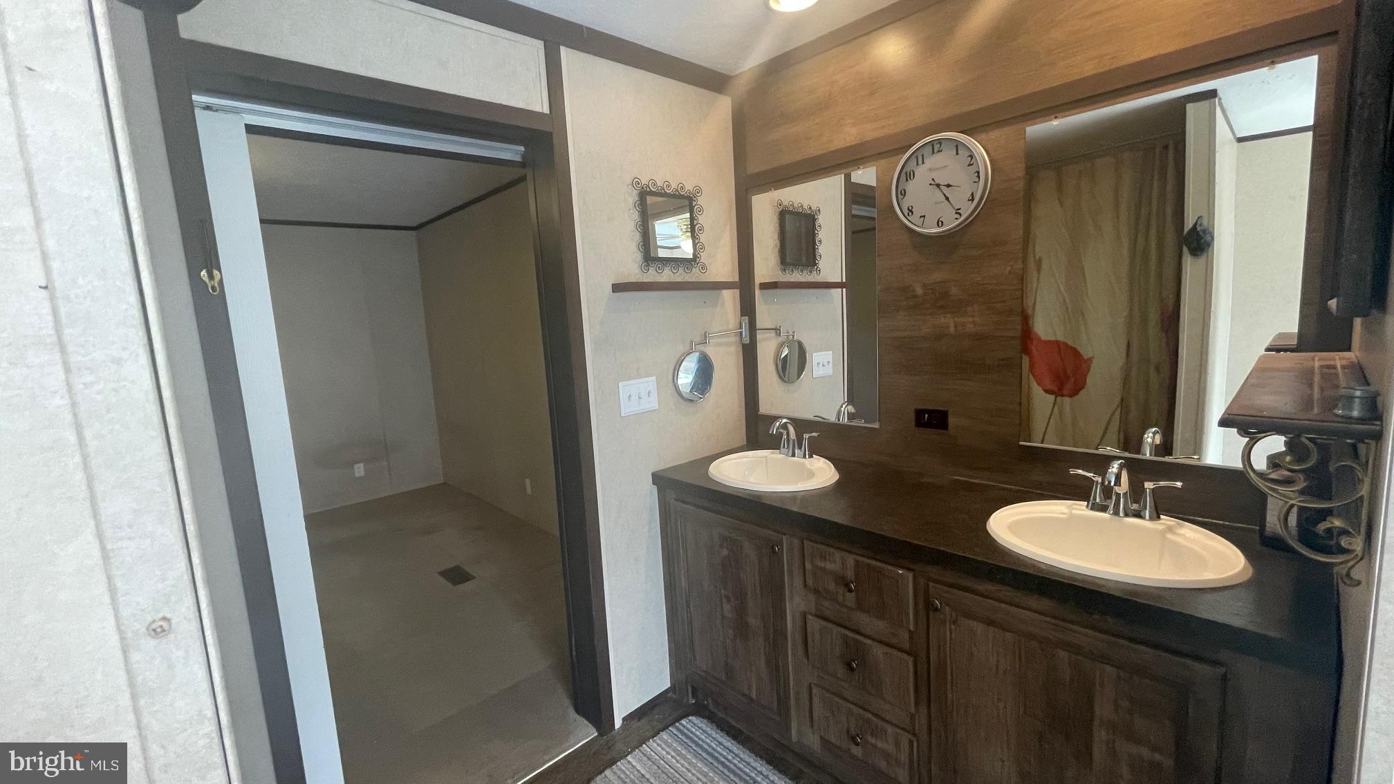 SHERMAN ESTATES - Residential