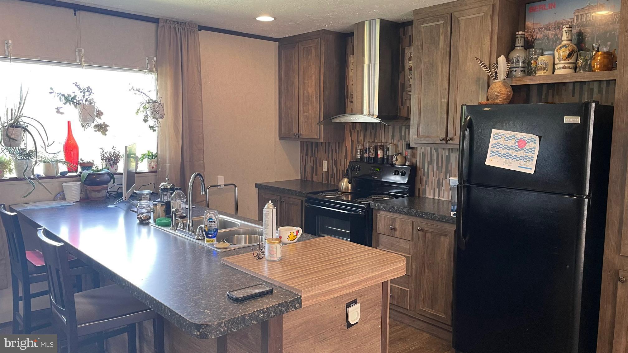 SHERMAN ESTATES - Residential