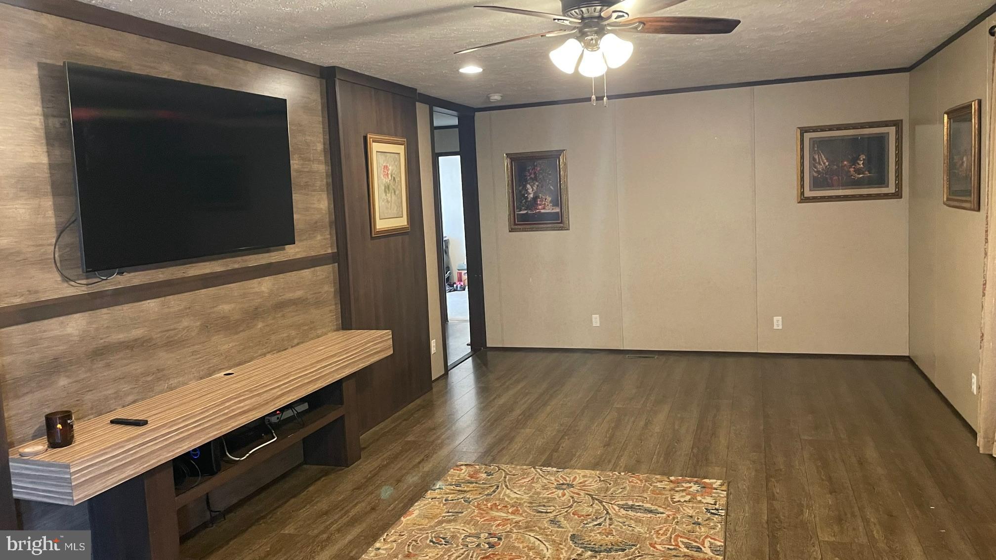 SHERMAN ESTATES - Residential