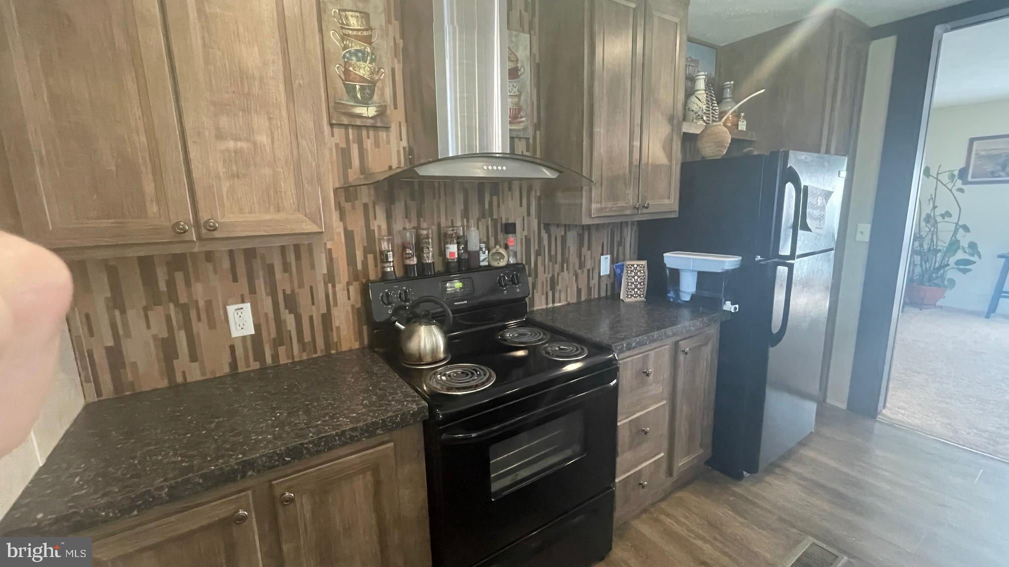 SHERMAN ESTATES - Residential