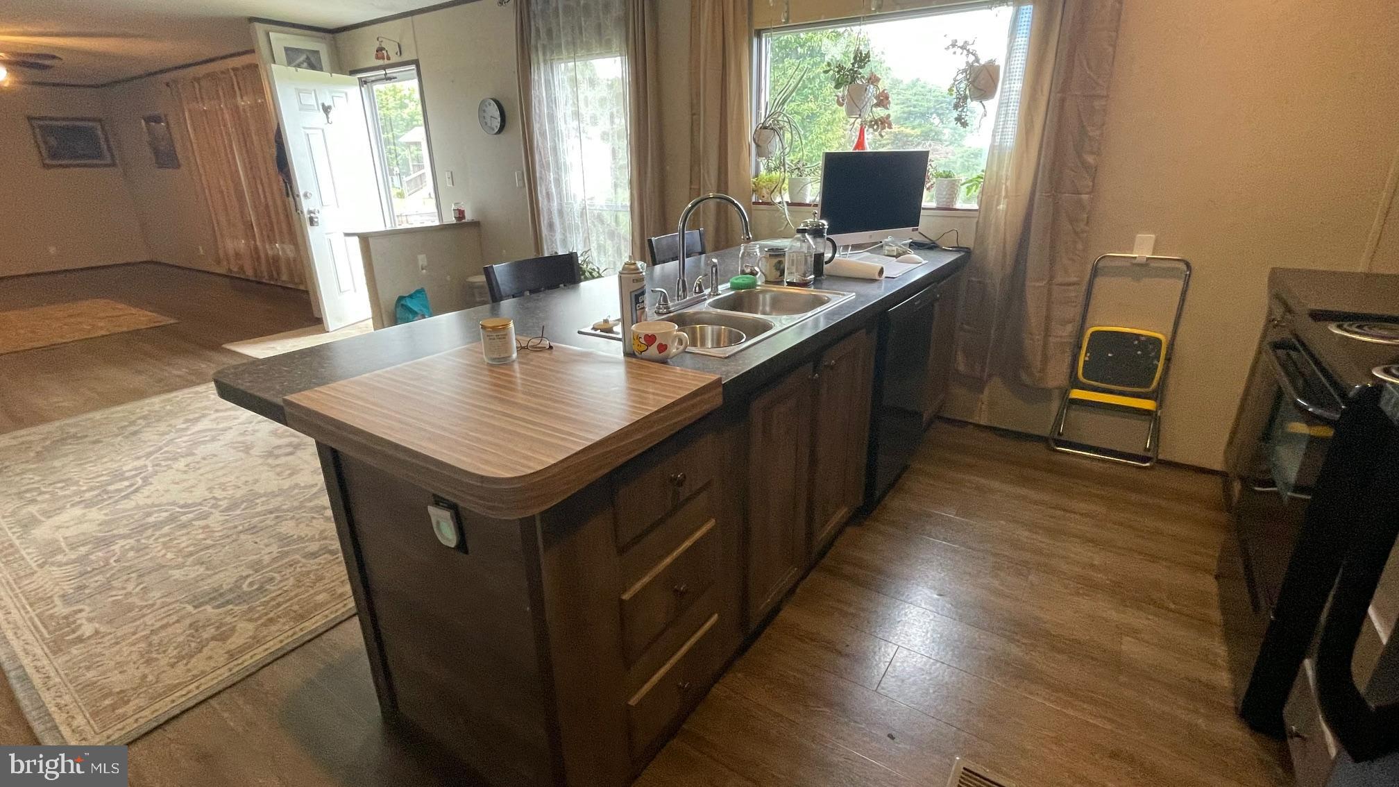 SHERMAN ESTATES - Residential