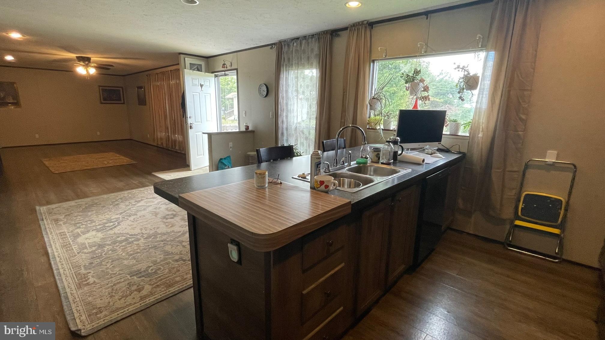 SHERMAN ESTATES - Residential