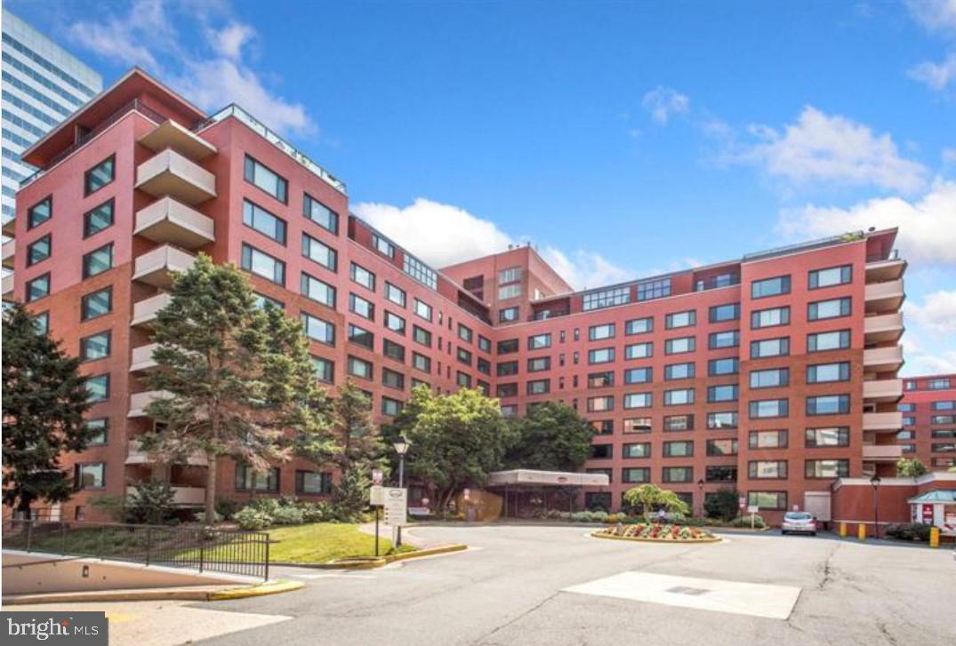 RIVER PLACE EAST - Residential