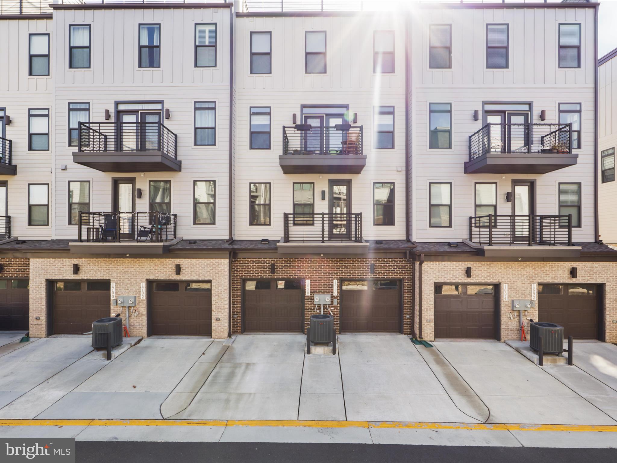 TALL OAKS - Residential Lease