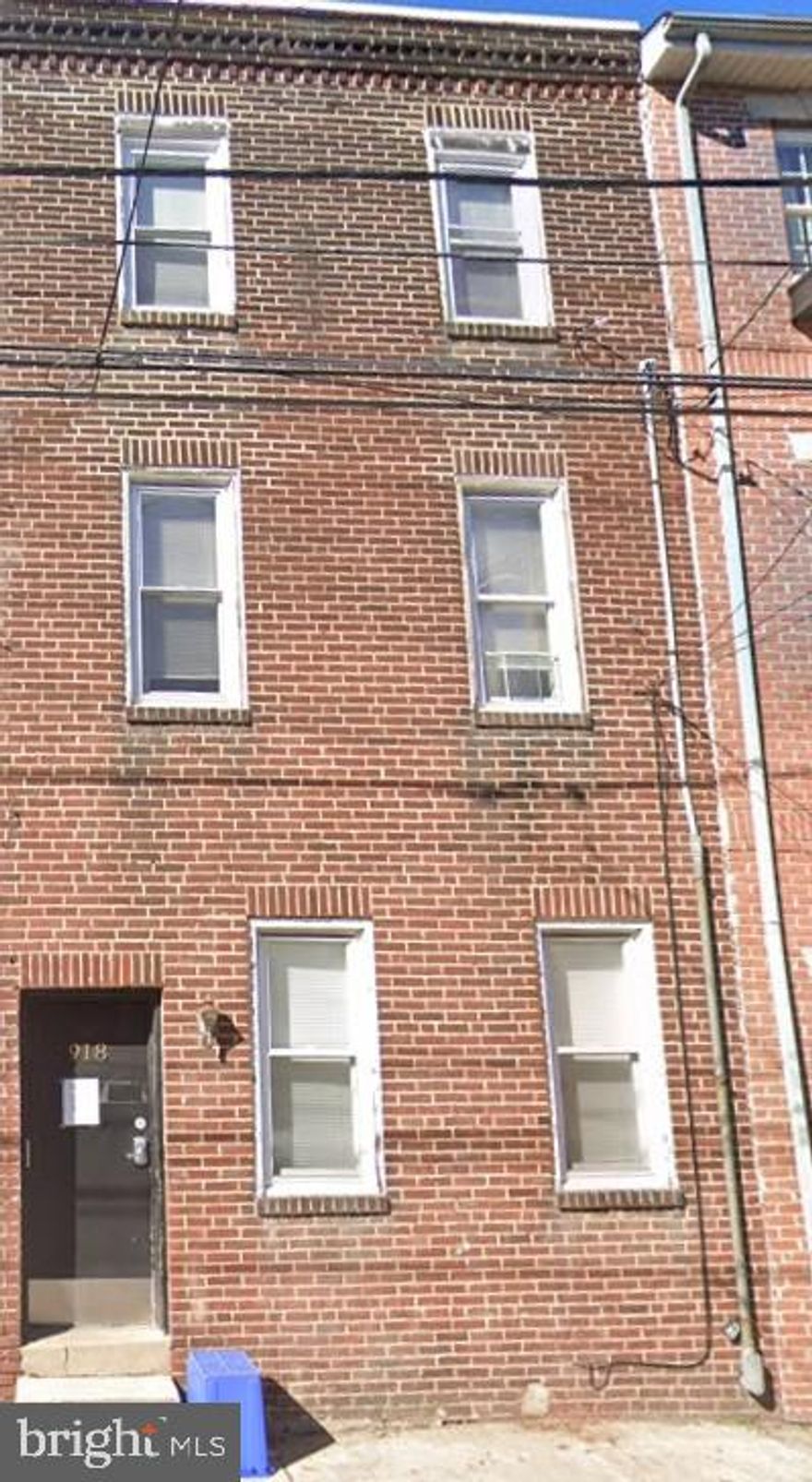 Renovated 1-bedroom, 1-bathroom apartment located on a quiet block in the heart of Graduate Hospital. This thoughtfully updated unit features an open-concept kitchen equipped with sleek stainless steel appliances, glossy grey cabinetry, and ample counter space.

Hardwood floors run throughout the home, adding warmth to the space. The full unfinished basement offers abundant storage and includes a washer and dryer. Step outside to enjoy your own private, fenced-in yard.

Situated in a prime location, this home provides easy access to neighborhood shops, cafes, and parks while maintaining a peaceful residential feel. Don’t miss out on this exceptional rental opportunity!