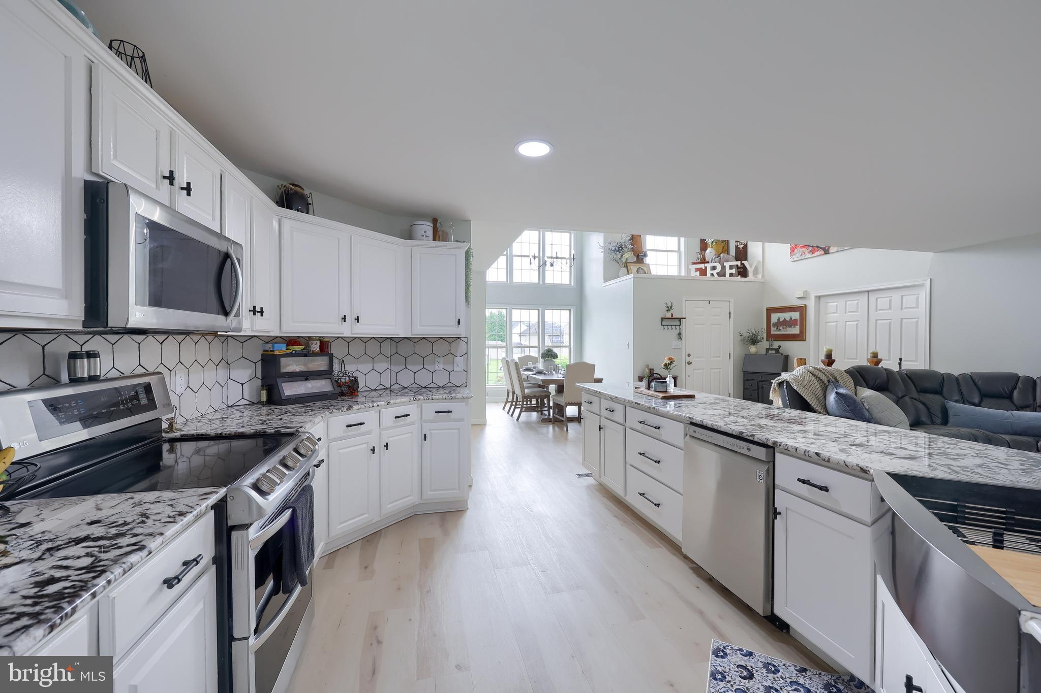 558 MONARCH DRIVE