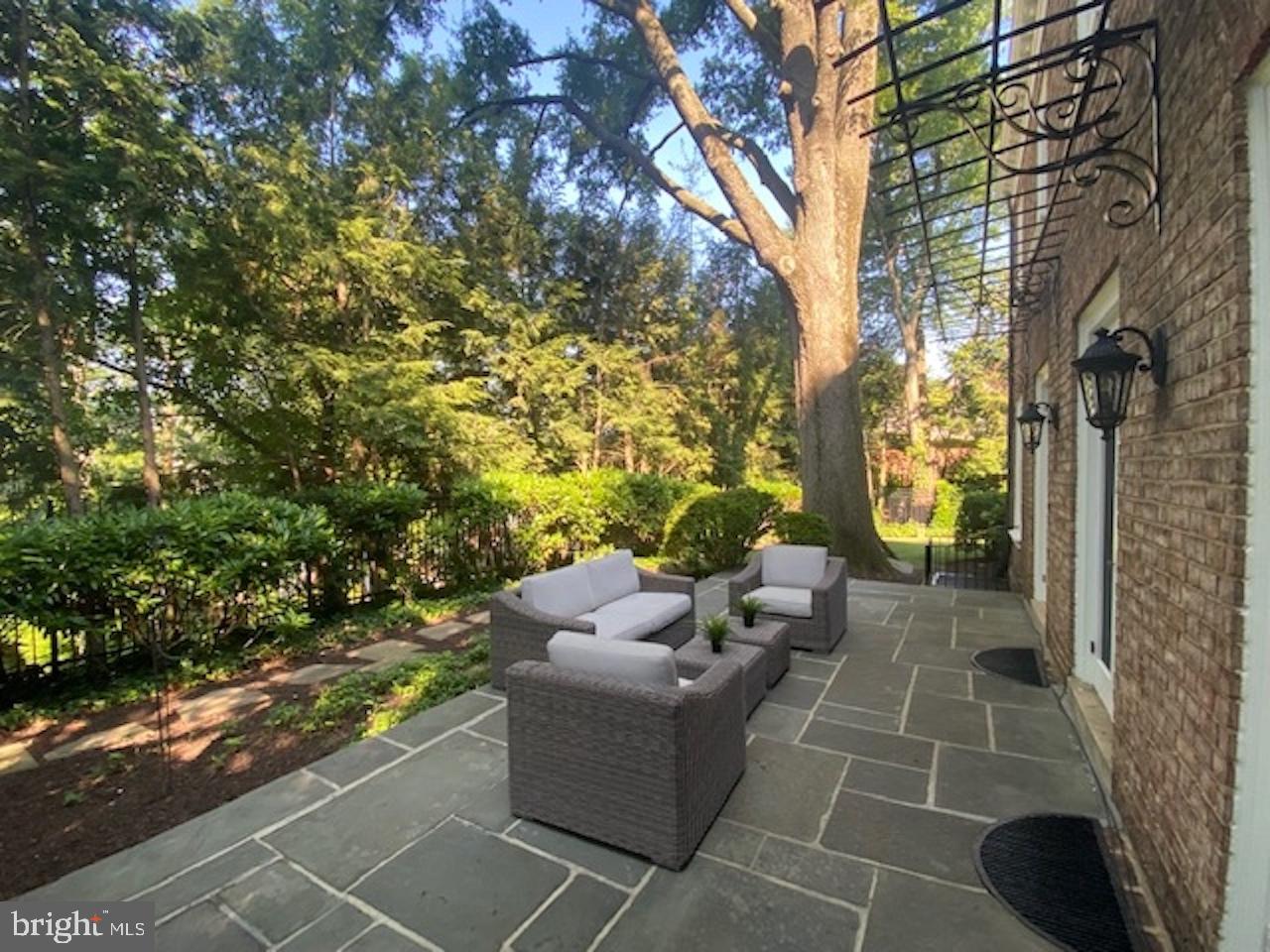 FOXHALL - Residential