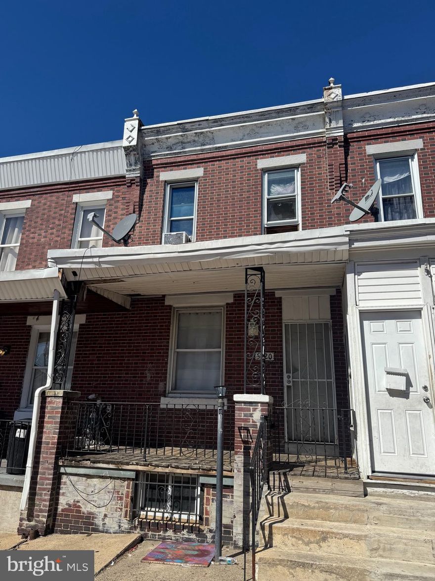 Great Starter Home or add to your rental portfolio! Come check it out! 3 bedrooms and 1bath, easy to show. In need of updating, priced accordingly.