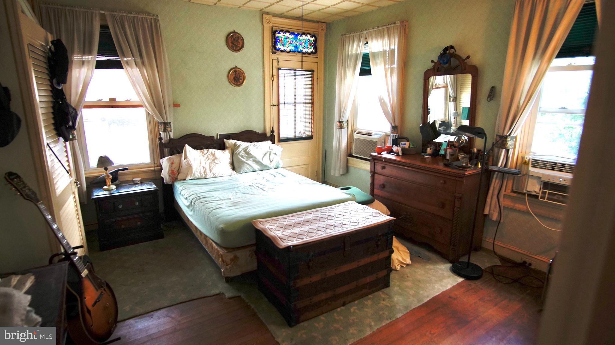 ELWOOD PARK - Residential