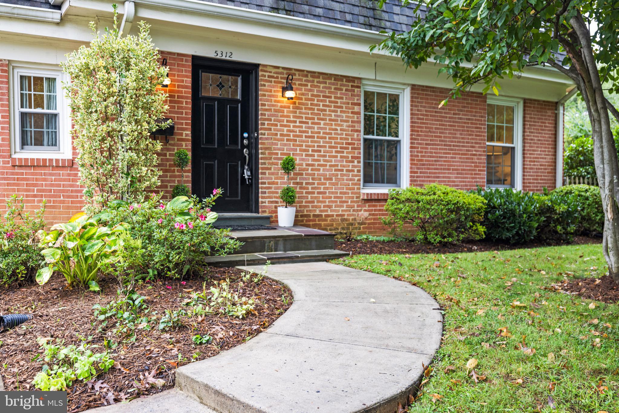 MAPLEWOOD MANOR - Residential